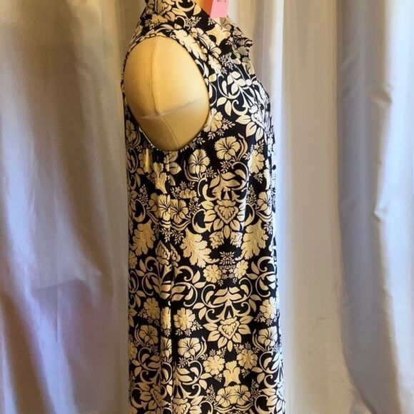 NWOT BY TACERA sleeveless dress with front buttons raised design throughout - Picture 7 of 14